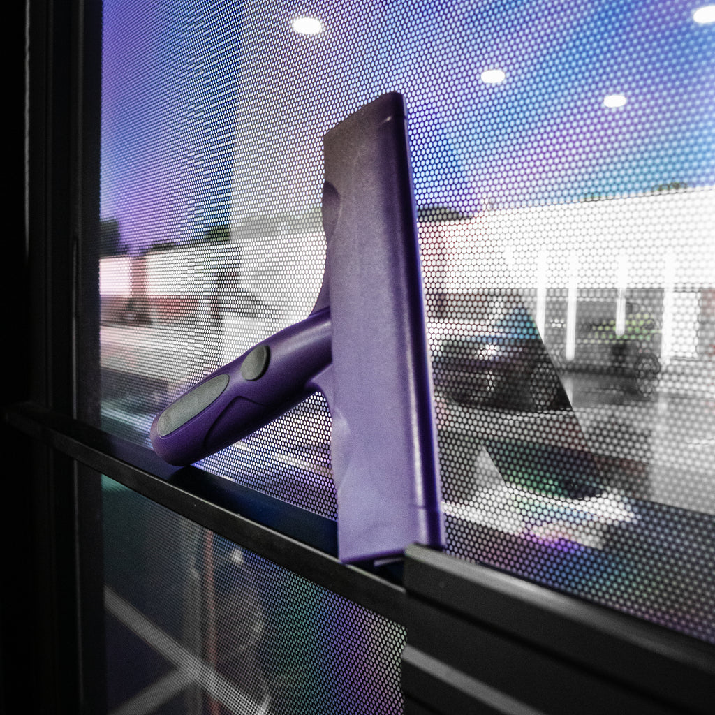 Free TINT WIZ Scraper Handle (Blades not included)
